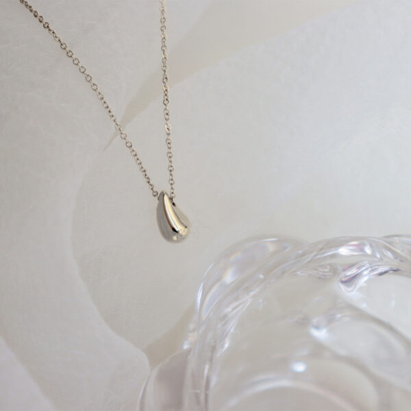 Water Drop Titanium Steel Necklace Female Light Luxury Minority Design Pendant Clavicle - Image 3
