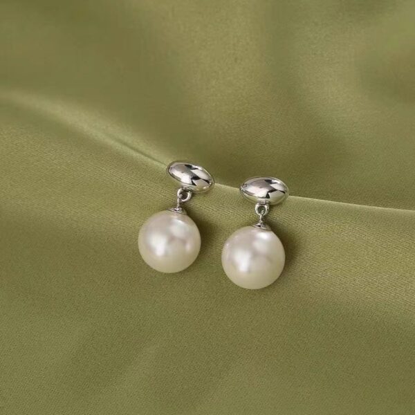 Vintage Pearl Stud Earrings Women's Simple All-match - Image 3