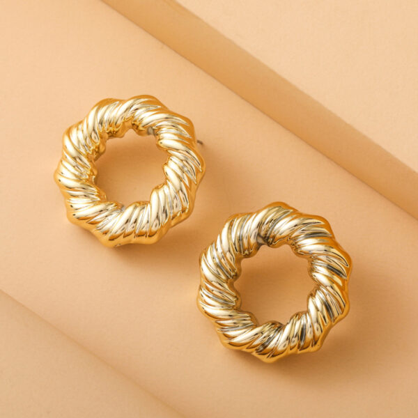 Women's Exaggerated Twisted Twist Circle Personality Gold-plated Hollow Stud Earrings - Image 6