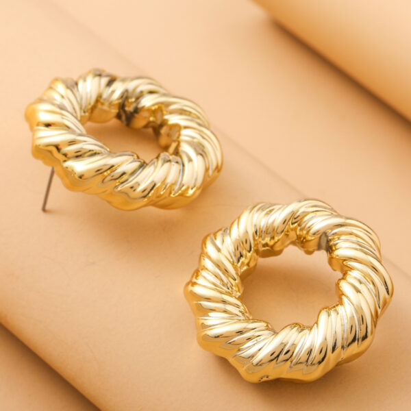 Women's Exaggerated Twisted Twist Circle Personality Gold-plated Hollow Stud Earrings - Image 7