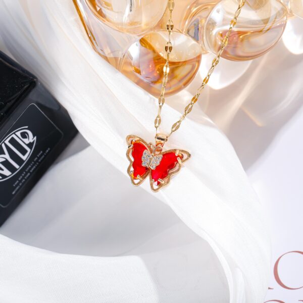 Necklace Female Micro Inlaid Zircon Butterfly Fashion Simple Clavicle Chain - Image 3