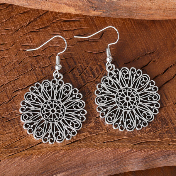 Bohemian Vintage Hollow Circle Flower Earrings - Image 3