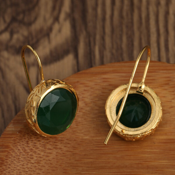 Simple Retro Green Gem Pendant Earrings - Image 3