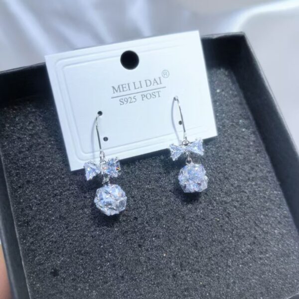 High-grade Fine Zircon-embedded Earrings - Image 3