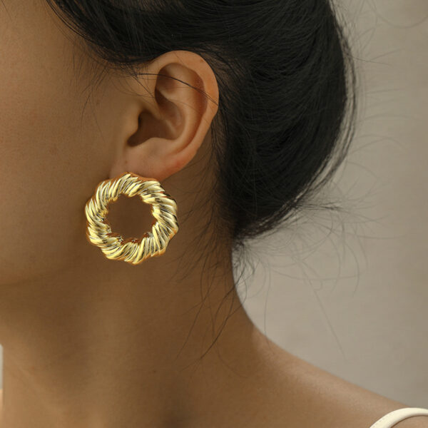 Women's Exaggerated Twisted Twist Circle Personality Gold-plated Hollow Stud Earrings - Image 10
