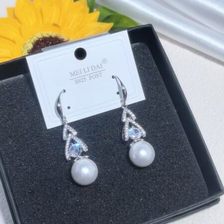 High-grade Fine Zircon-embedded Earrings