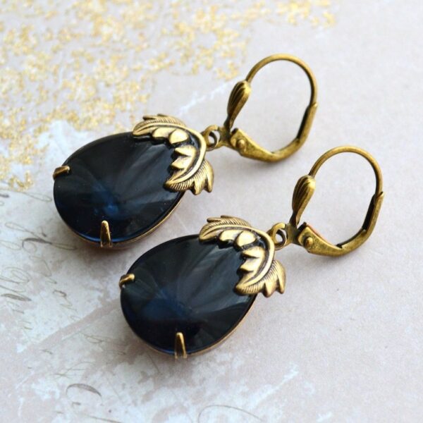 Leaves Stylish Pendant Earrings For Women - Image 2