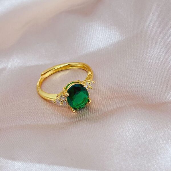 European And American Emerald Women's Ring - Image 3