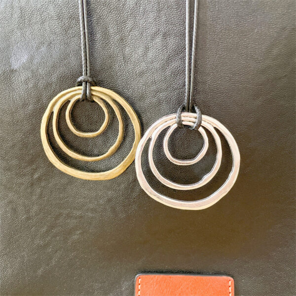 Simple Personality Hollow Circle Necklace Pendant - Image 5