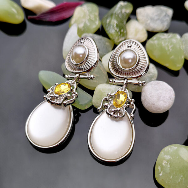 Fashion Exaggerated Moonstone Pearl Earrings - Image 5