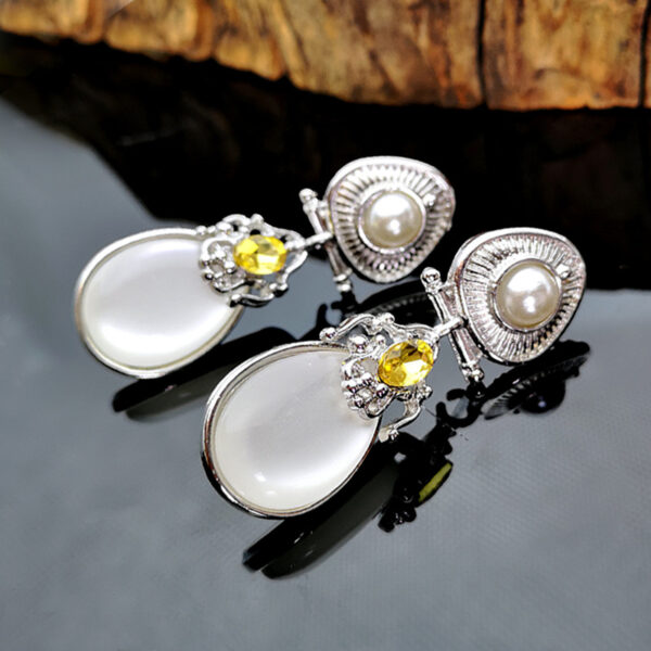 Fashion Exaggerated Moonstone Pearl Earrings - Image 2