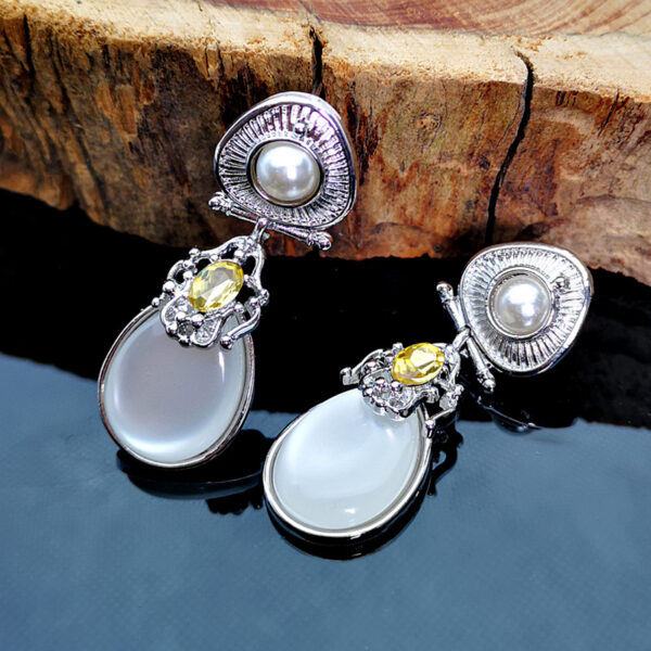 Fashion Exaggerated Moonstone Pearl Earrings - Image 3