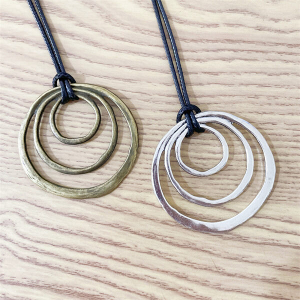 Simple Personality Hollow Circle Necklace Pendant - Image 4