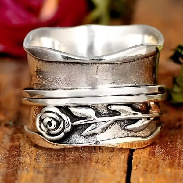 Luxury Vintage Flower-shaped Wide Face Ring - Image 3