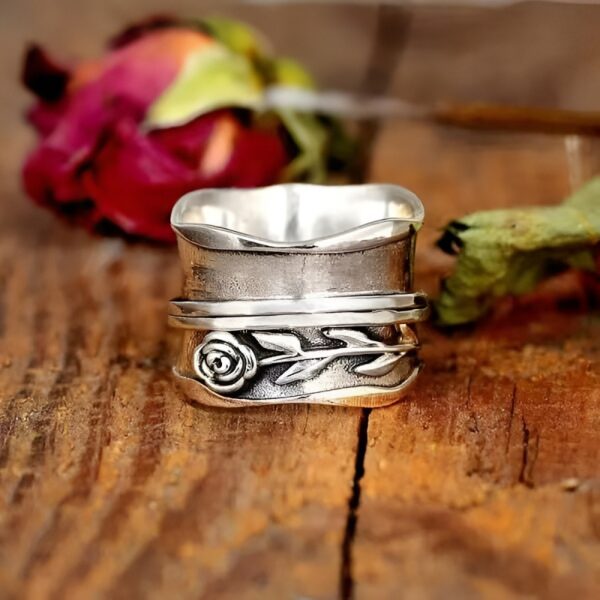 Luxury Vintage Flower-shaped Wide Face Ring - Image 2