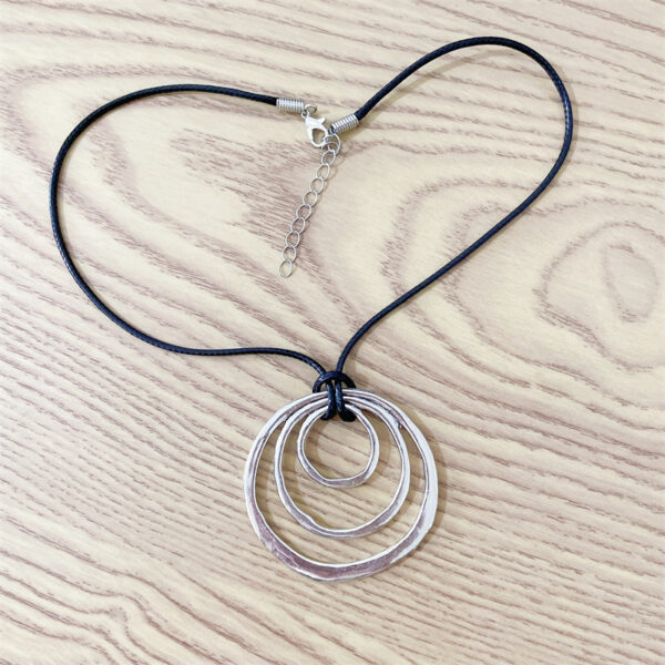 Simple Personality Hollow Circle Necklace Pendant - Image 2