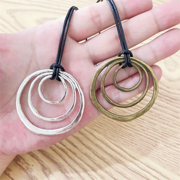 Simple Personality Hollow Circle Necklace Pendant - Image 3